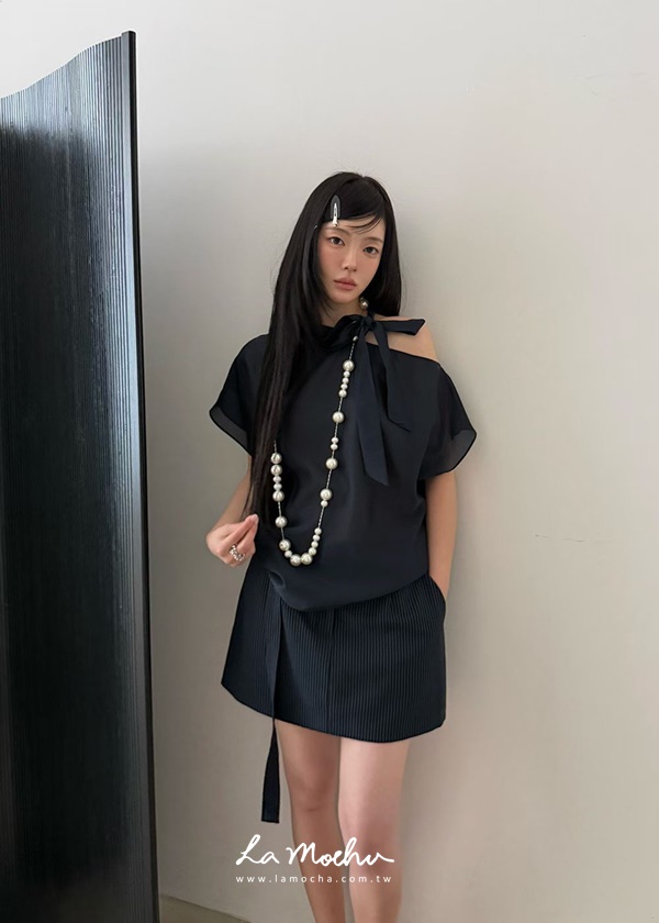 光澤感綁帶露肩上衣